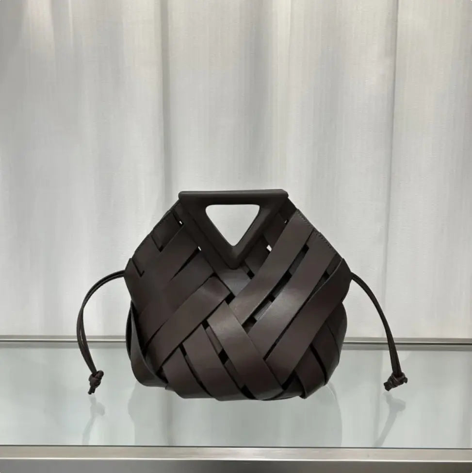 Handbag with Triangular Magnetic Closure