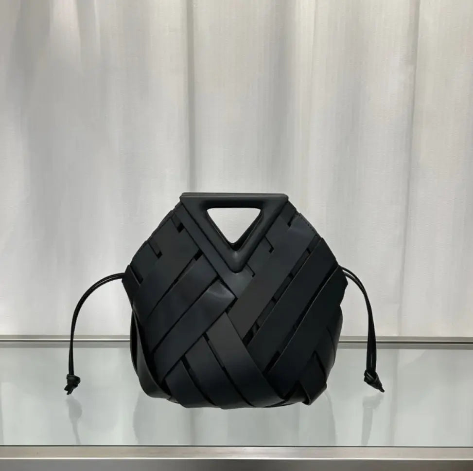 Handbag with Triangular Magnetic Closure