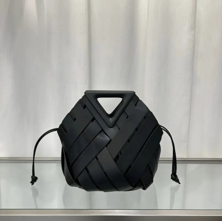 Handbag with Triangular Magnetic Closure