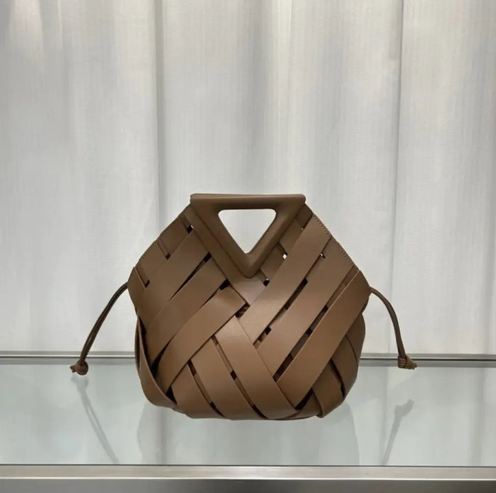 Handbag with Triangular Magnetic Closure
