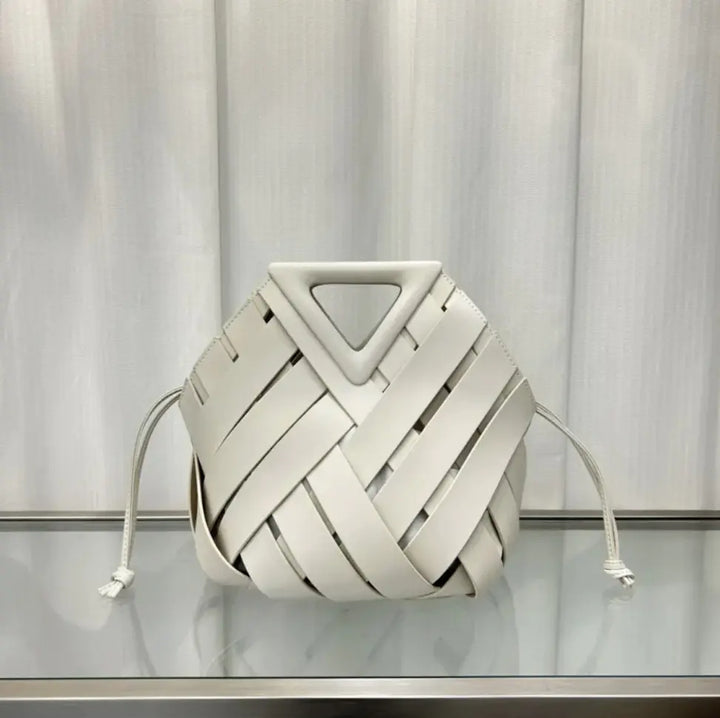 Handbag with Triangular Magnetic Closure